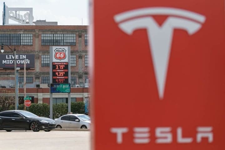 ChatGPT Predicts Tesla Stock Will EXPLODE (Or CRASH!) By 2025: Are You Ready?