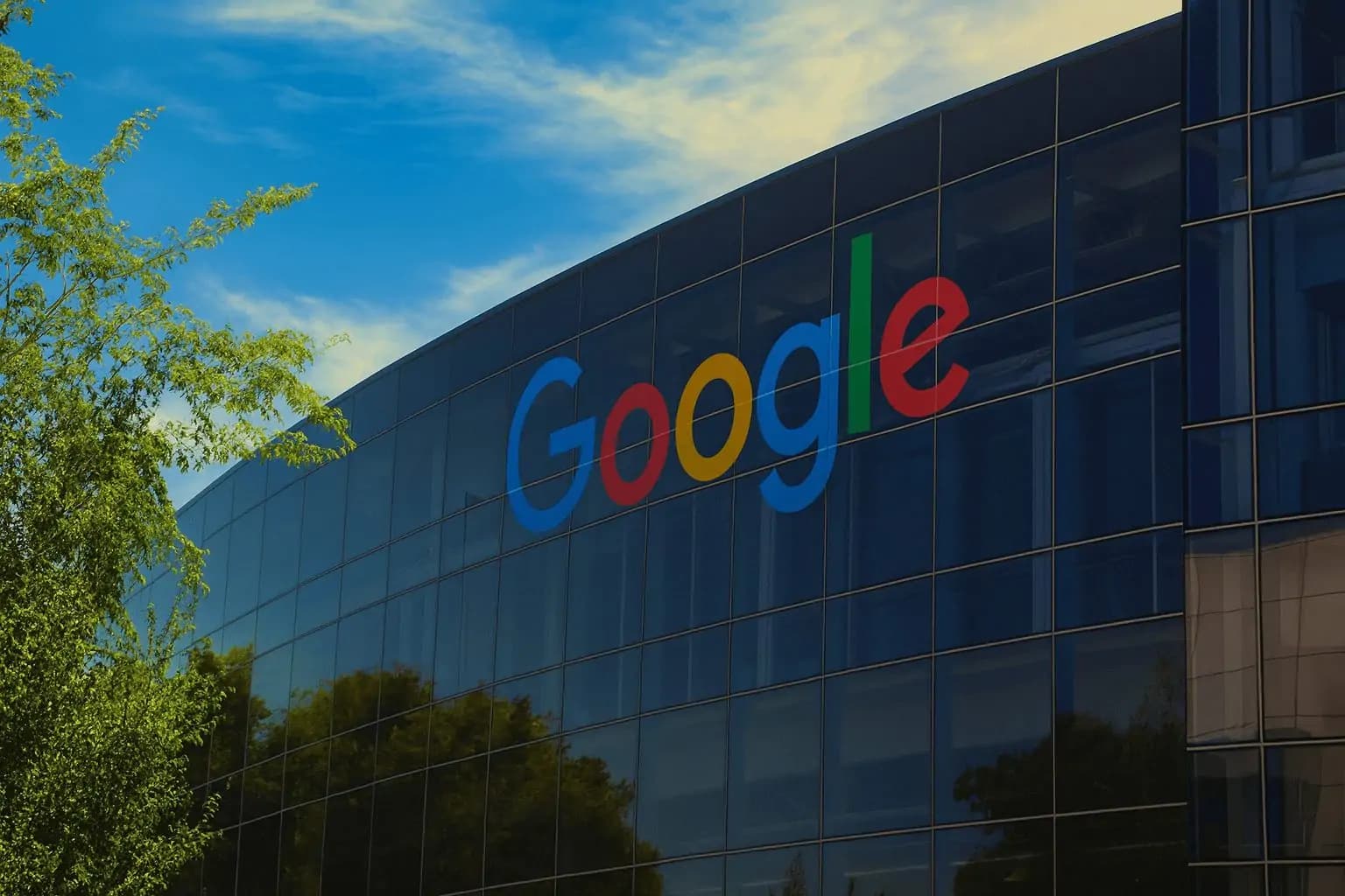 Alphabet (GOOG) in Crisis: Waymo Recall Sparks Investor Panic Amidst GPT-5.2 Rumors – What's Next?