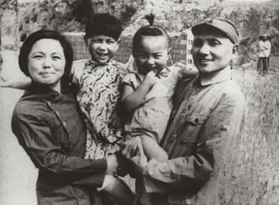 You Xiaoping & family